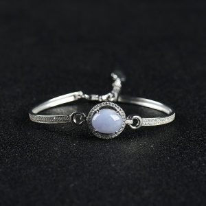 银镶糯种浅紫色翡翠手镯