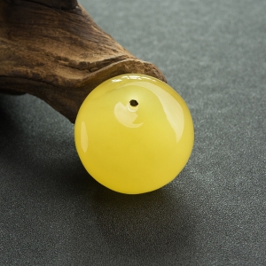 鸡油黄蜜蜡平安扣吊坠