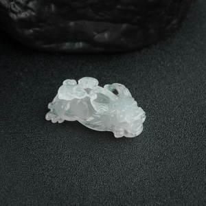 糯冰种飘花翡翠貔貅吊坠