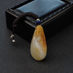 籽料俏色和田玉猴子吊坠