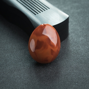 火焰纹南红随形吊坠