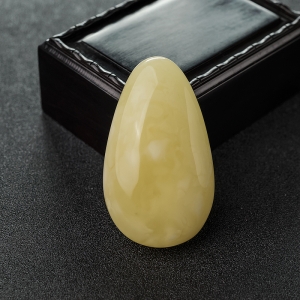 柠檬黄蜜蜡随形吊坠