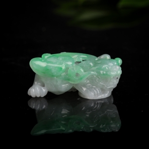 糯种飘翠翡翠貔貅吊坠