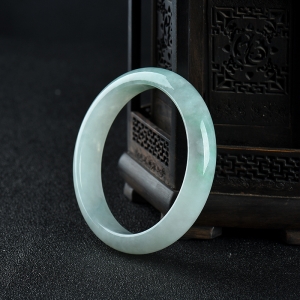 59mm豆种飘翠翡翠手镯