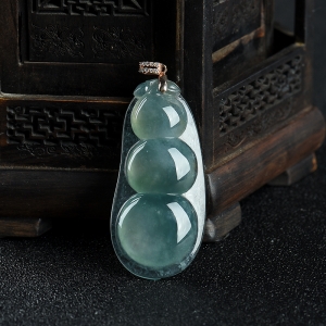 糯冰种蓝绿翡翠连中三元吊坠