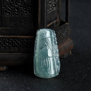 糯冰种蓝绿翡翠节节高吊坠