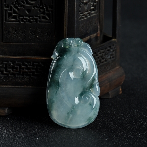 糯冰种飘花翡翠如意吊坠