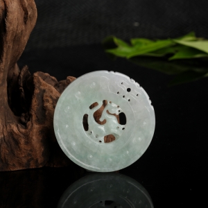 糯种翡翠麒麟牌吊坠