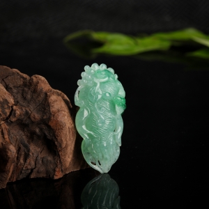 糯种飘翠翡翠人参吊坠
