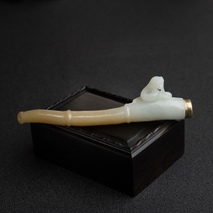 山料俏色和田玉烟嘴