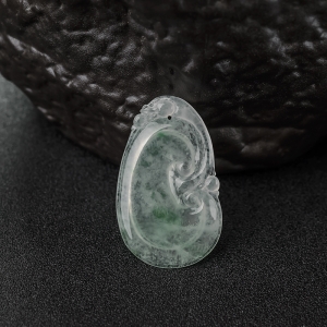 糯冰种飘翠翡翠如意吊坠