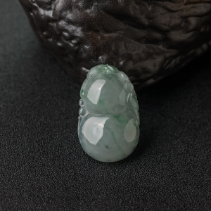 糯种飘翠翡翠葫芦吊坠
