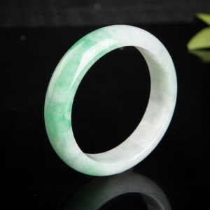 53.5mm豆种飘翠翡翠手镯