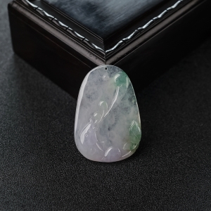 糯种春带彩翡翠连年有余吊坠