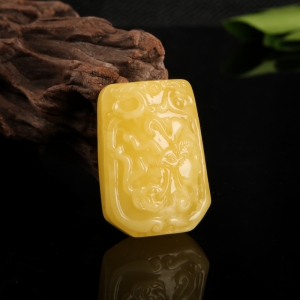 鸡油黄蜜蜡福在眼前吊坠