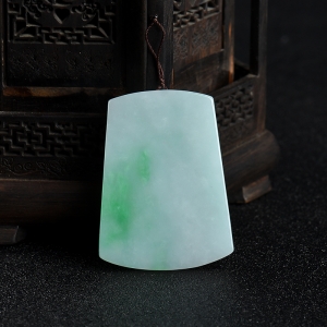 糯种飘翠翡翠无事牌吊坠