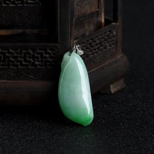 糯种飘翠翡翠福瓜吊坠