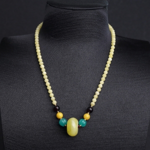 鸡油黄蜜蜡平安扣锁骨链