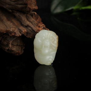 籽料俏色和田玉瑞兽吊坠