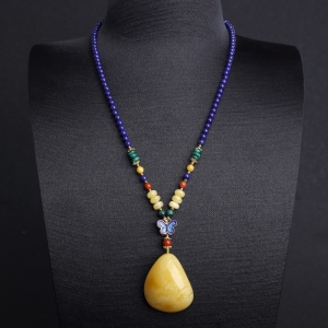 鸡油黄蜜蜡随形项链