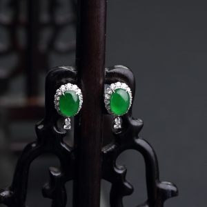 18K镶钻冰种翠色翡翠耳钉
