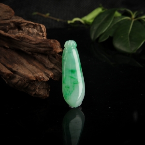 糯种飘翠翡翠福瓜吊坠