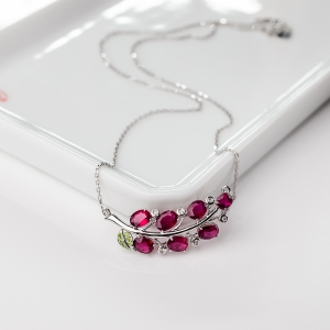 18K金镶钻红色碧玺项链
