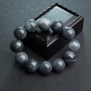 20mm山料和田青花玉单圈手串