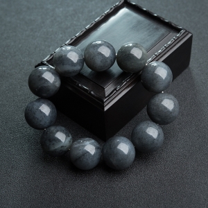 20mm山料和田青花玉单圈手串