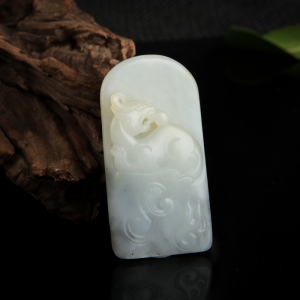 籽料和田青花玉瑞兽吊坠