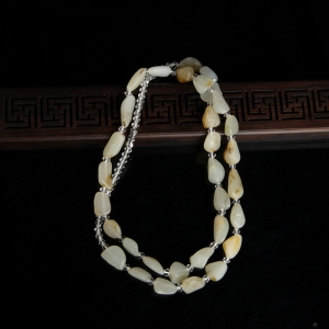 籽料俏色和田玉随形项链