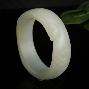 56.5mm籽料和田白玉年年有余手镯