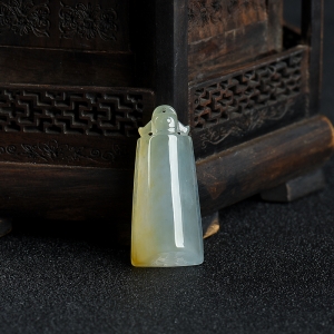 糯种黄翡随形吊坠