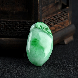豆种翠绿翡翠福瓜吊坠