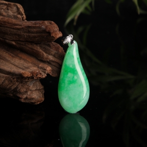 糯种飘翠翡翠福瓜吊坠