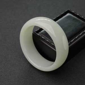 61mm山料和田白玉扁镯