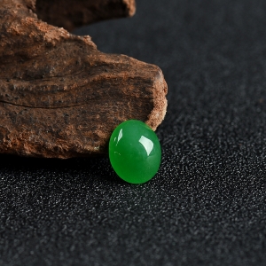 糯种翠绿翡翠戒面