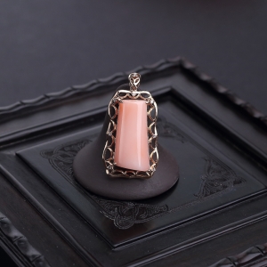 18K金镶钻深水粉色珊瑚吊坠