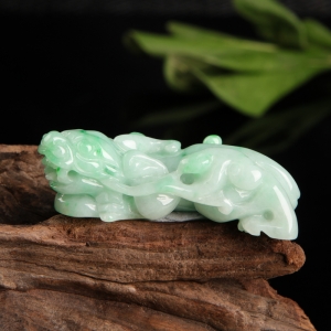 豆种飘翠翡翠貔貅吊坠