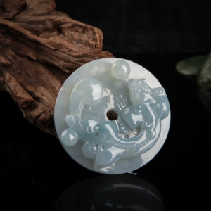 糯种灰绿翡翠仿古龙吊坠