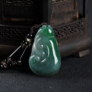 糯种暗绿翡翠如意吊坠