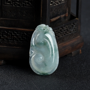 糯冰种飘花翡翠如意吊坠