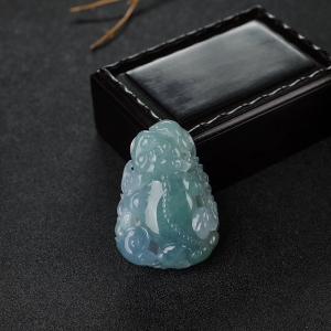 糯种春带彩翡翠貔貅吊坠