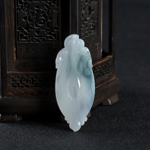糯种俏色翡翠福贝吊坠