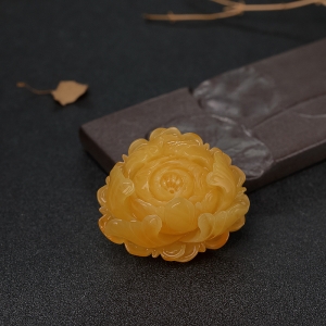 鸡油黄蜜蜡牡丹花吊坠