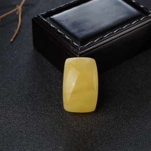 白花蜜蜡无事牌吊坠