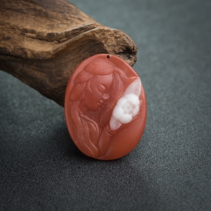 红白料南红美女吊坠