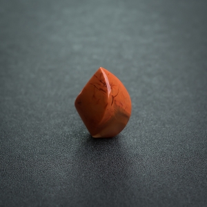 冻料南红随形吊坠