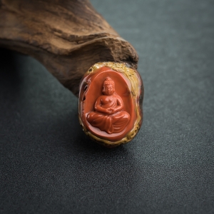 铁皮包浆料南红大日如来吊坠
