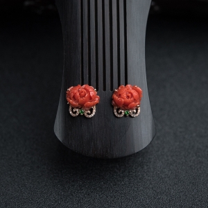 18K金镶钻沙丁朱红珊瑚花耳钉